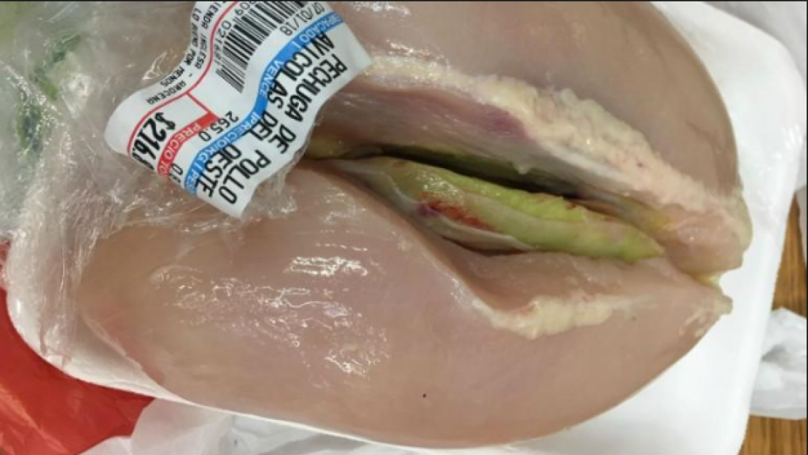 Estaba de vacaciones con su familia y muri� por comer pollo en mal estado