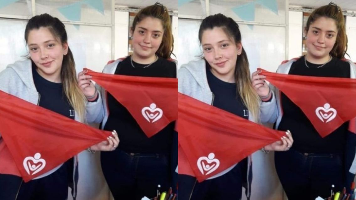 Ni verdes, ni celestes: aparecieron los pa�uelos rojos �qu� significa este color?