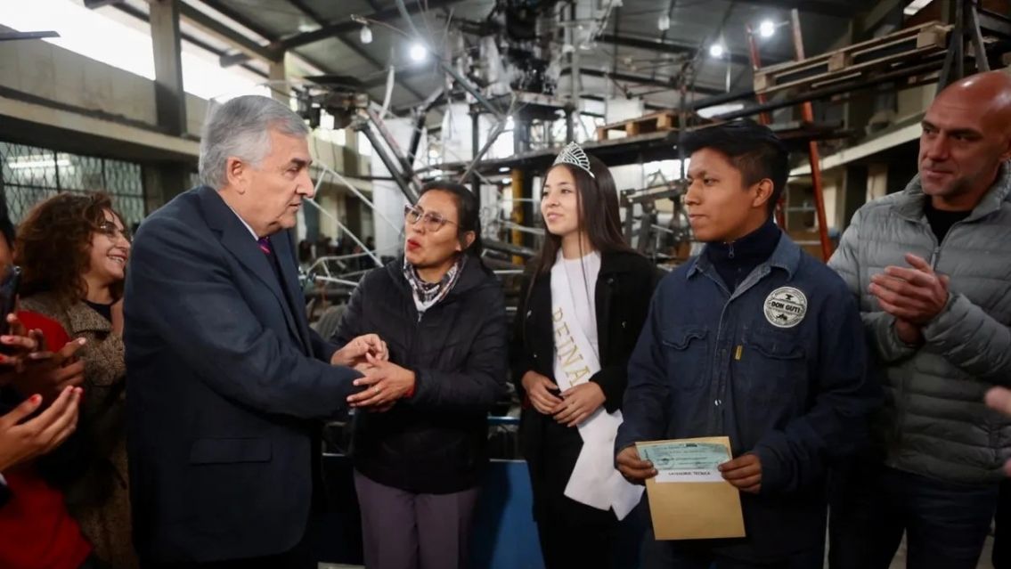 Morales sigue recorriendo escuelas con subsidios y un importante anuncio