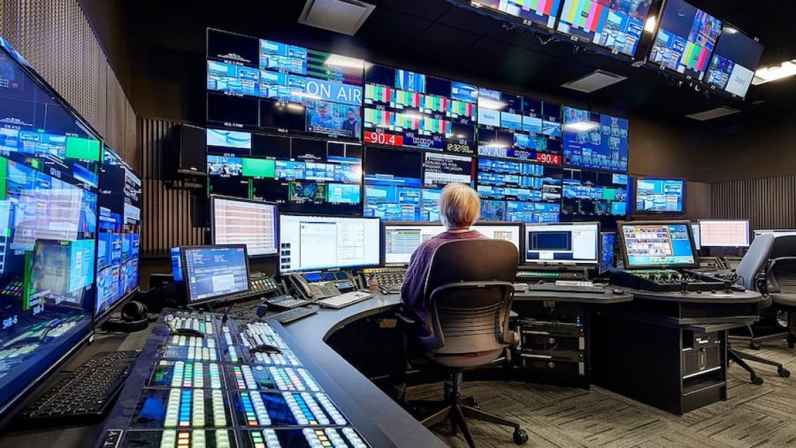 De gal�n de televisi�n a actuar "a la gorra" en un teatrito. La est� pasando muy mal