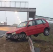 Jujeño se tomó todo y "estacionó" así su autito: Se salvó de milagro