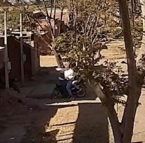 Gritos y desesperación en San Pedro: Desde una moto balearon la puerta de una casa