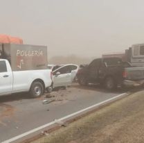 Un muerto y 17 heridos por un choque en cadena en medio de un temporal de viento y tierra