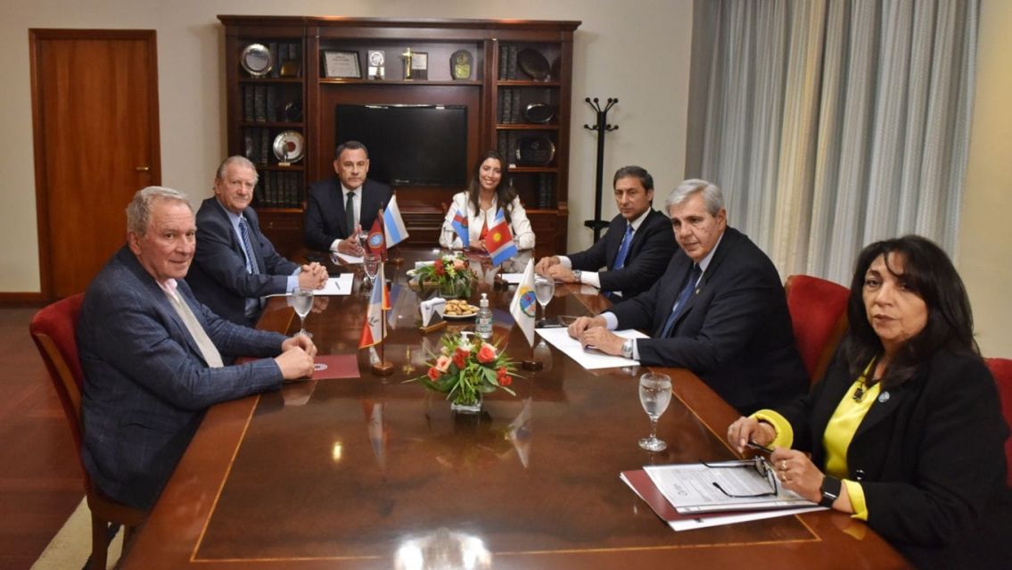 Haquim a favor de eliminar las retenciones y el impuesto a las ganancias