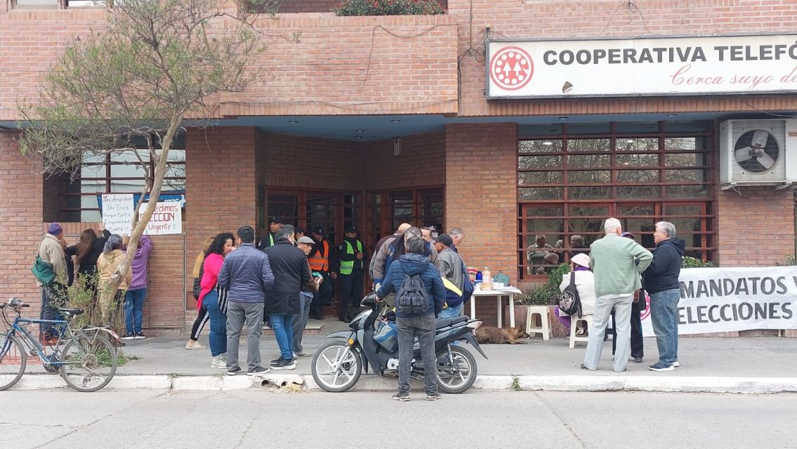 Sigue el conflicto en la Telef�nica de Palpal�: despidieron a 14 trabajadores