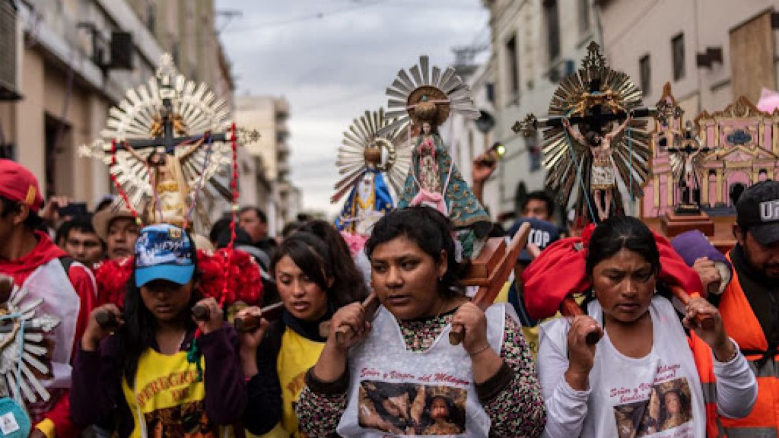 Entre los peregrinos que llegaron a Salta encontraron a un famoso de la tele