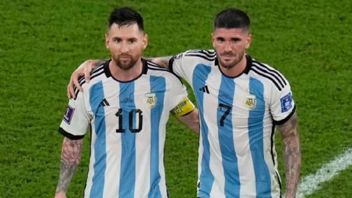 El gran gesto de Messi que casi hace llorar a De Paul: "Es un ejemplo de..."