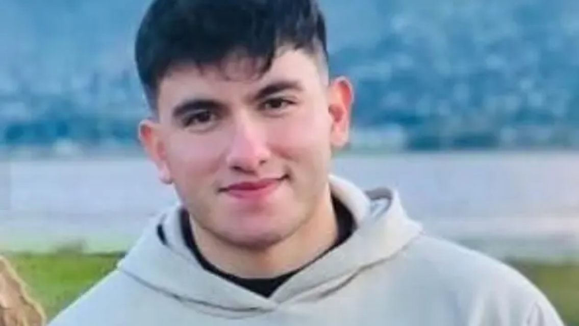 Norteño de 21 años hacía ejercicio en una plaza y le pegaron un tiro. Falleció en el acto