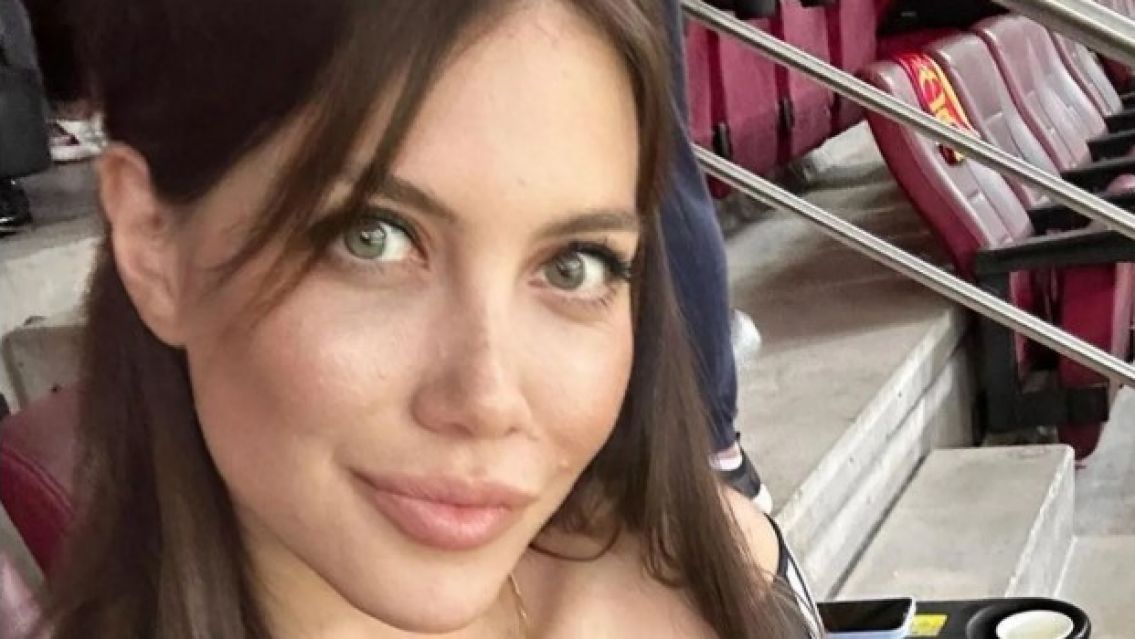 Wanda Nara se filmó en topless y microtanga con brillos: su apuesta más jugada