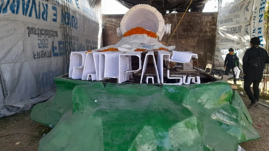 Faltan días para la FNE y ellos necesitan ayuda para terminar su carroza