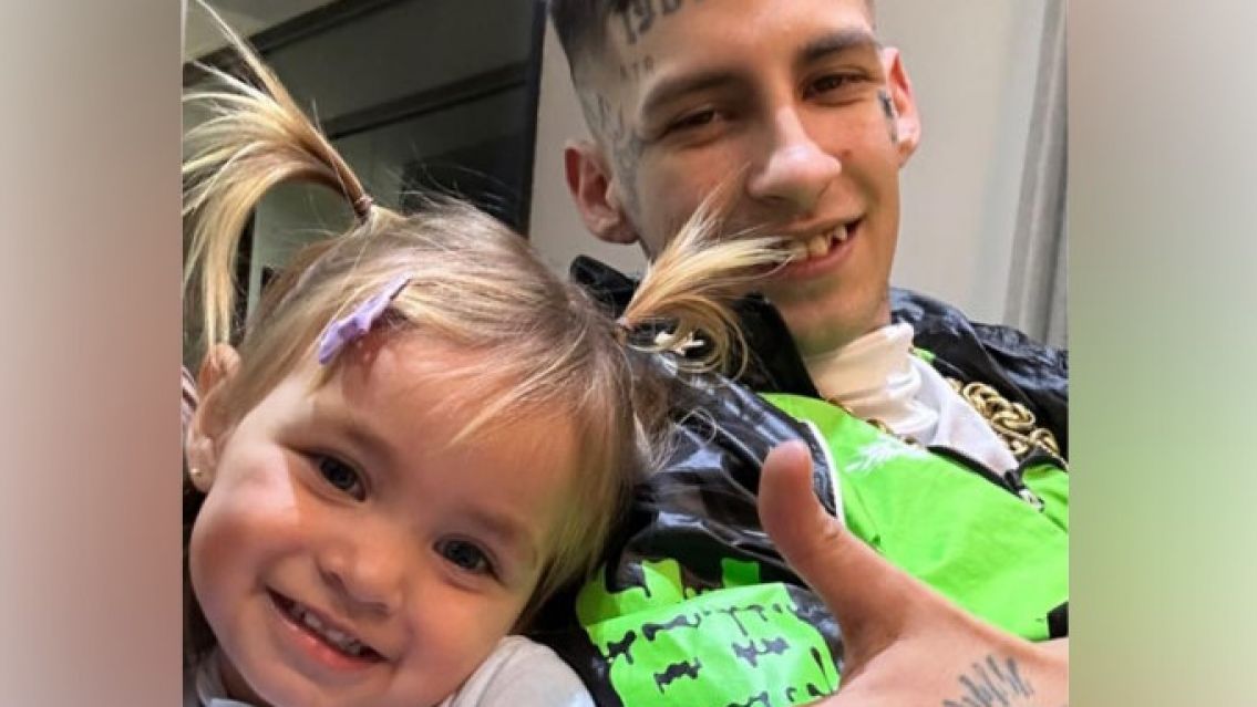 Lo primero que hizo L-Gante al salir de la cárcel: sacó la billetera y le compró esto a su hija