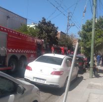 Bomberos de Jujuy lograron salvar a una familia de un incendio: el patio ard&iacute;a en llamas
