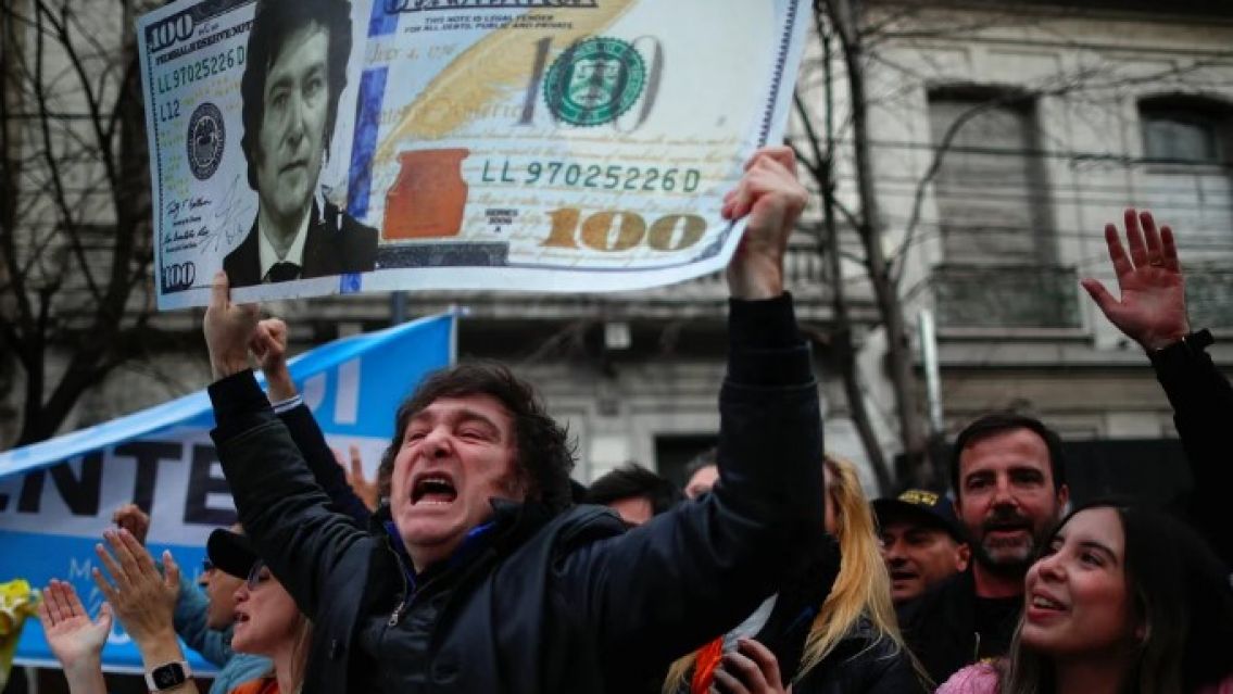 Javier Milei explic� c�mo ser�an los salarios si logra avanzar con la dolarizaci�n