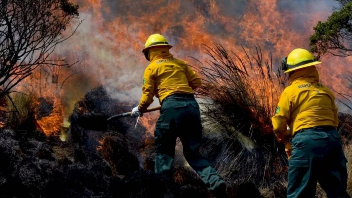Contuvieron el fuego en Humahuaca, pero hay otro foco activo en la capital
