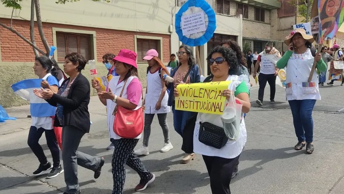 Docentes jujeños definen en asamblea continuar con un plan de lucha