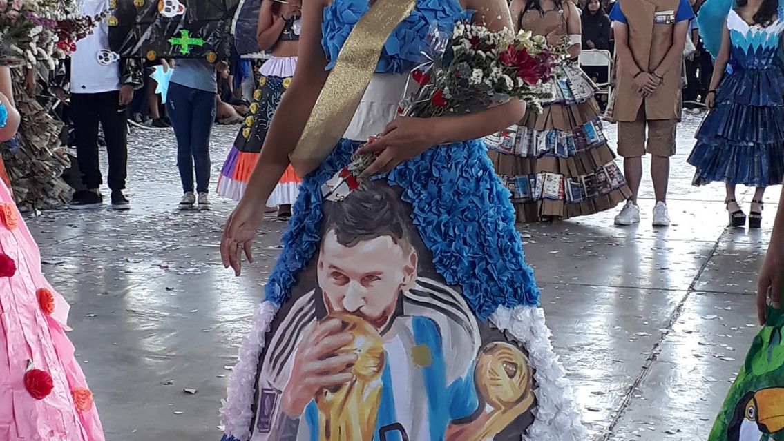Se llevó todos los aplausos: jujeña impresionó a todos con su vestido de Messi