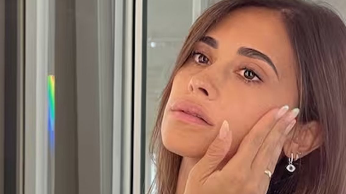 Besaron a Messi en el cuello y así reaccionó Anto Roccuzzo: como pocas veces se la vio