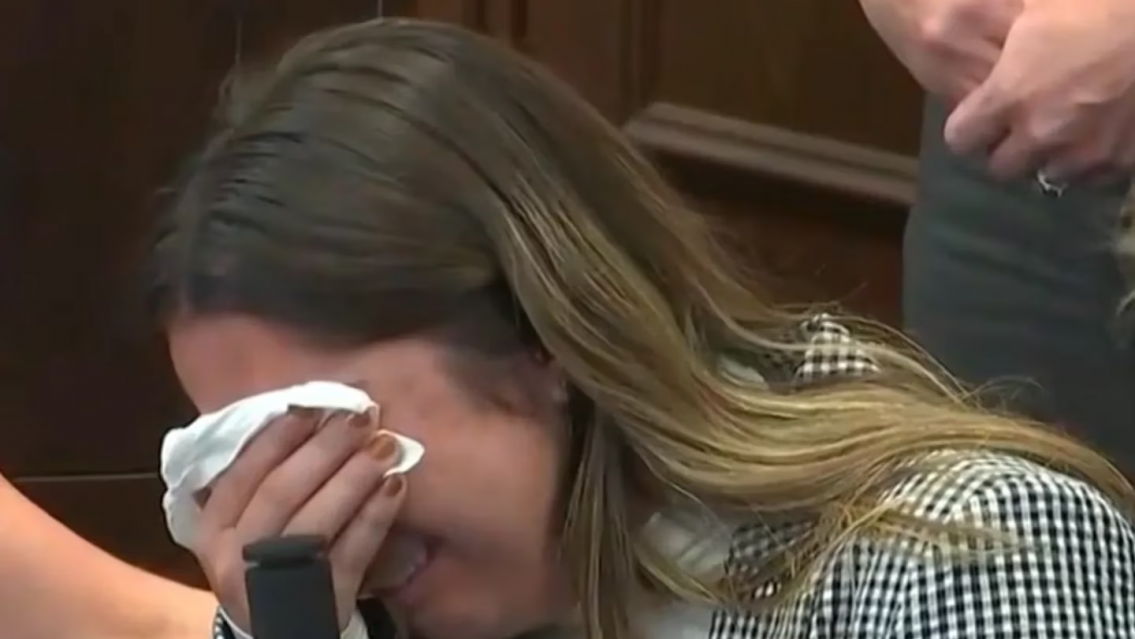 Asesin� a su madre para que no se entere que la echaron de la univerdad