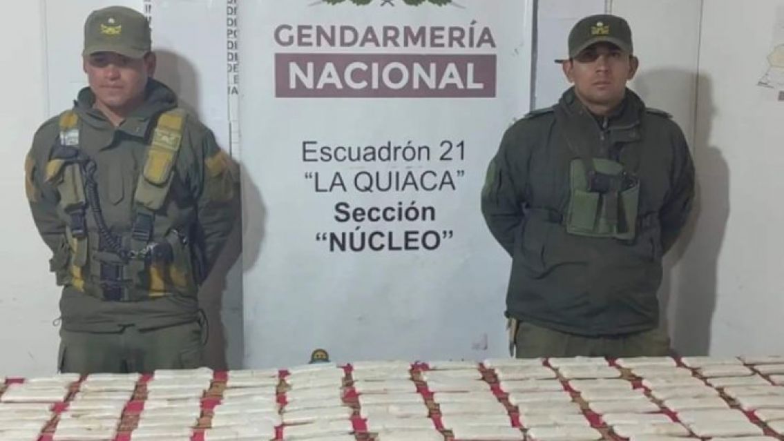 Llevaba oculto más de 9 kilos de cocaína en reposeras