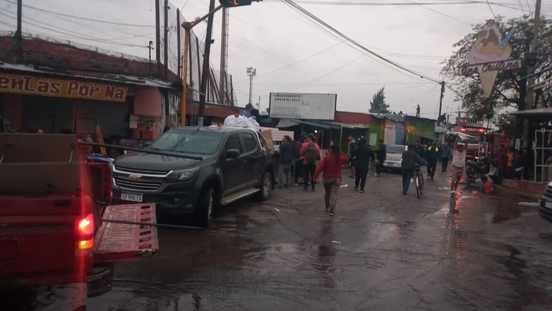 Impresionante incendio en la feria de Perico: "Se quem� todo"