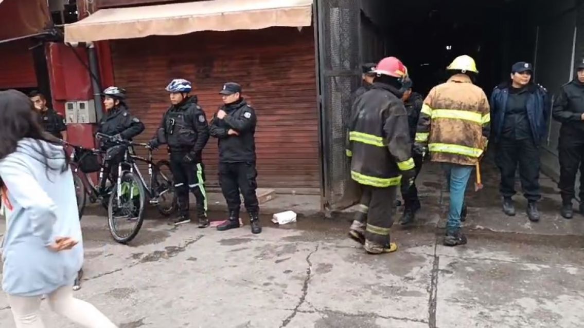 Incendio en Perico: Quién es la mujer a la que señalan los feriantes