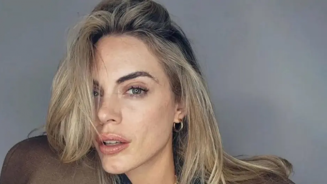 El destape de Emilia Attias a sus 36 a�os. Se mostr� en bikini y a cara lavada reci�n levantada