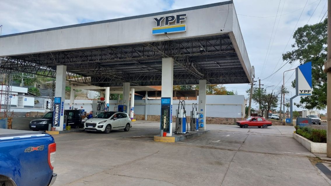 Cerró una estación de servicio en Jujuy y amenazan con más despidos