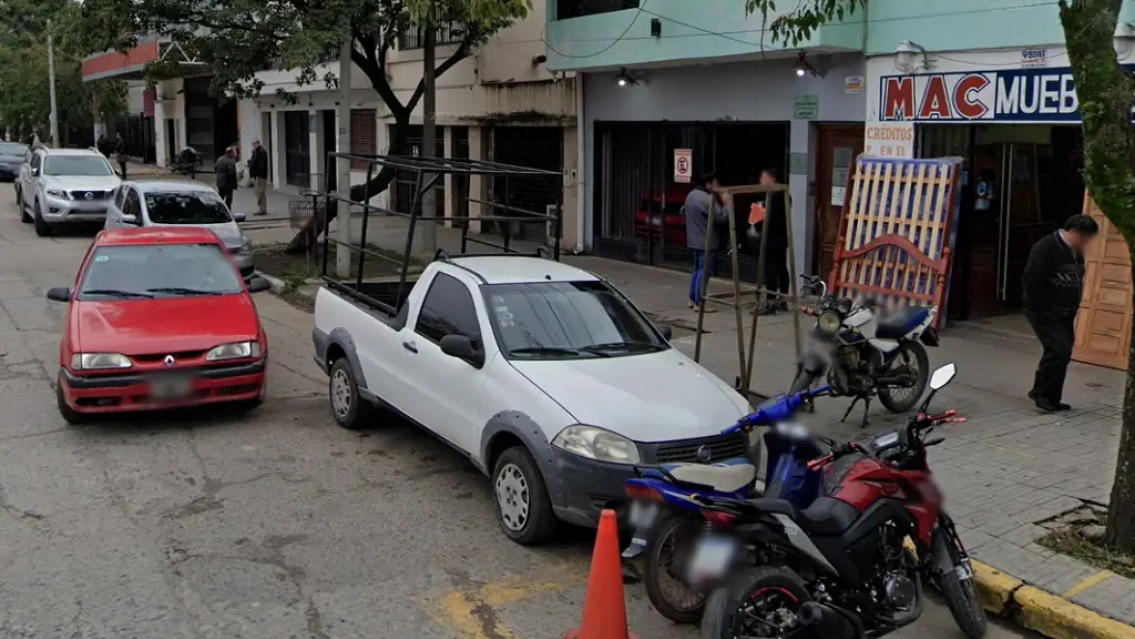 Tierra de nadie. Así roban una camioneta a dos cuadras de la comisaría