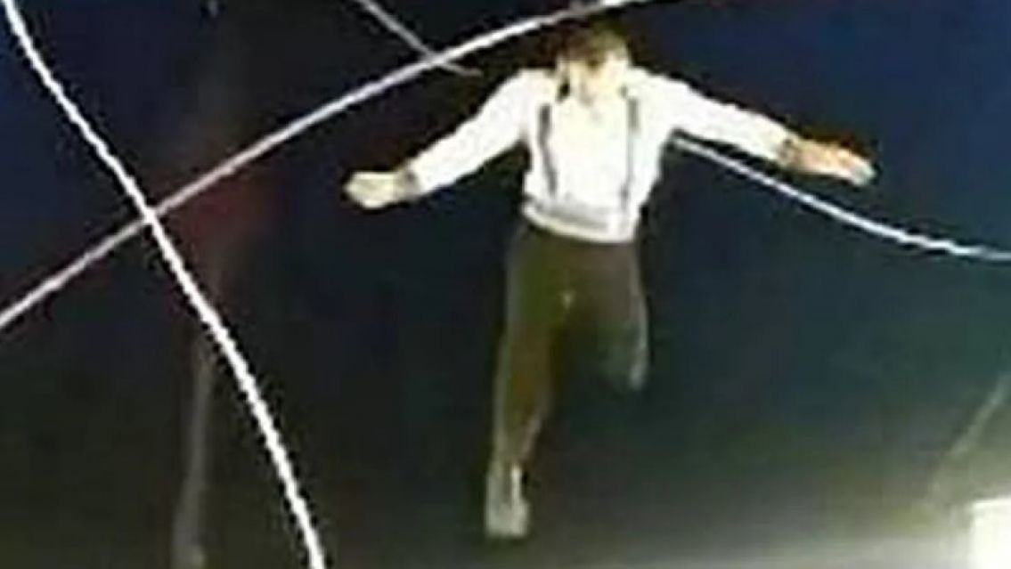 Dos trapecistas argentinos cayeron desde 4 metros y el público vio cómo impactaron brutalmente