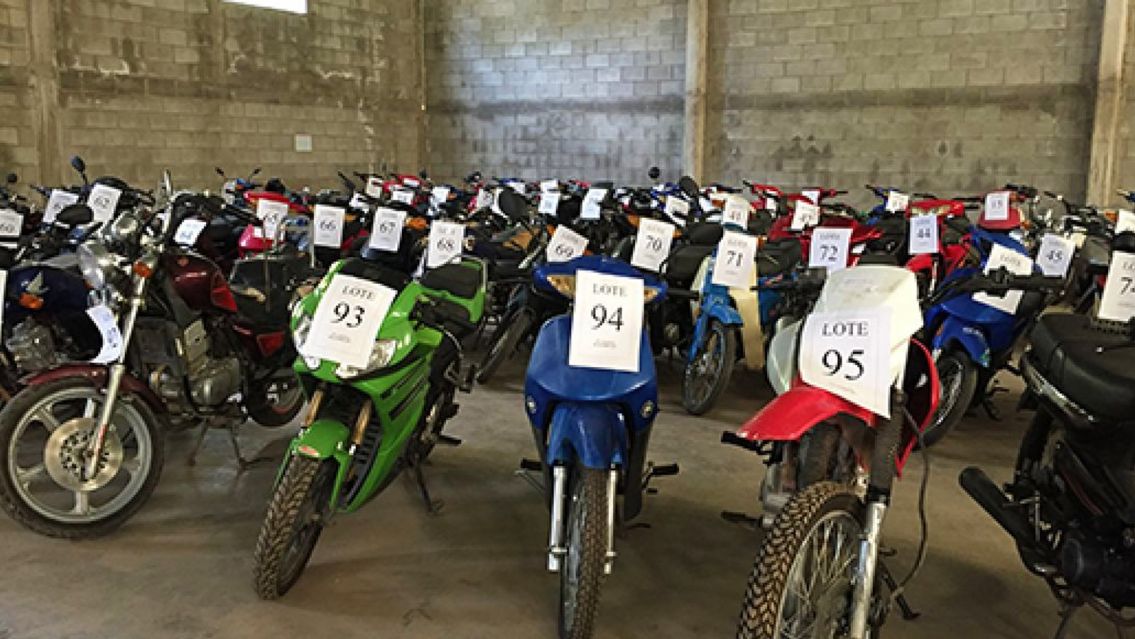 Antes que suba el dólar: rematan autos, motos y más bienes