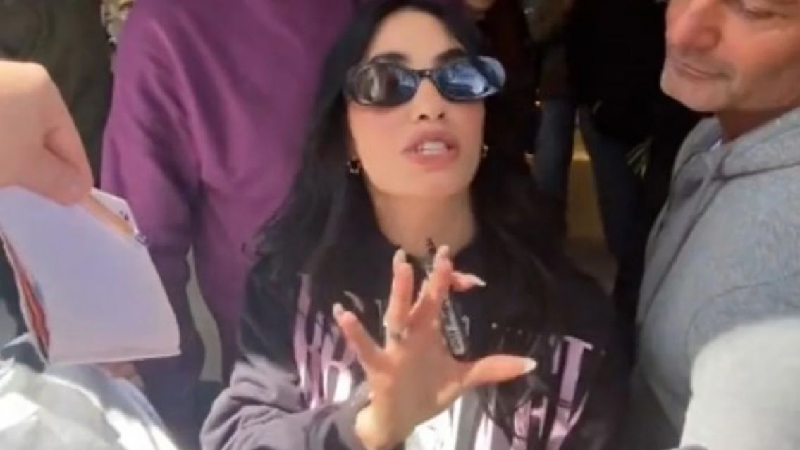 "Sos m�a": Lali denunci� a un fan que la acosaba en todas partes