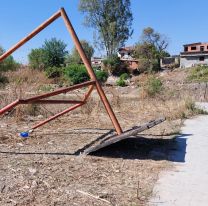 Jujeñitos jugaban a la pelota y un arco en mal estado casi causa una desgracia