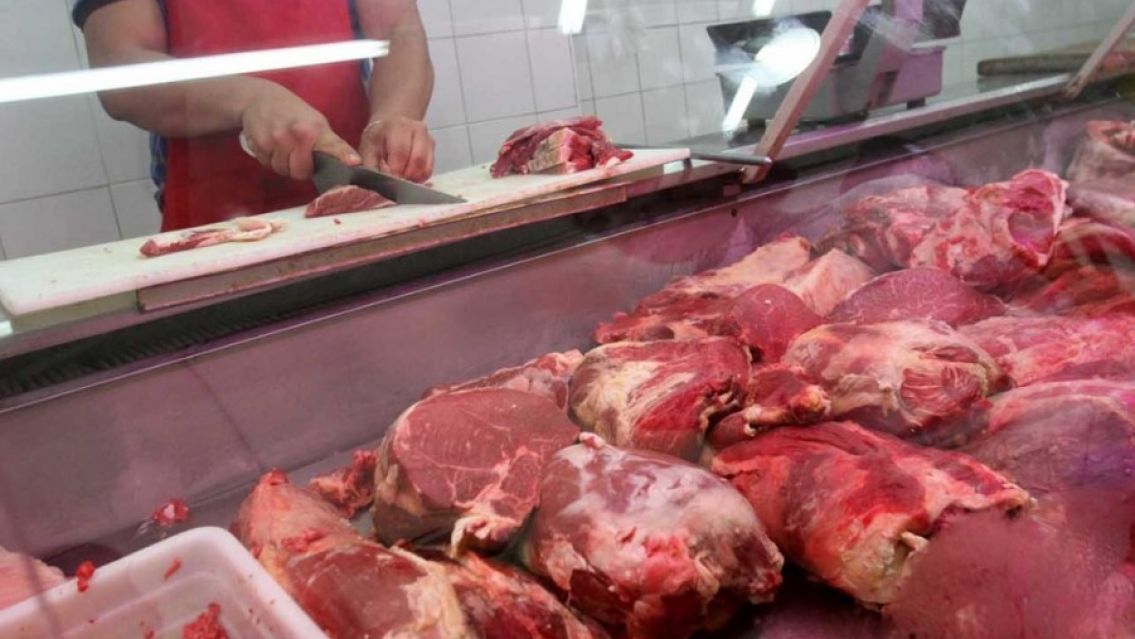 Congelan precios si pagas ahora la comida para las fiestas: Furor en carnicería jujeña