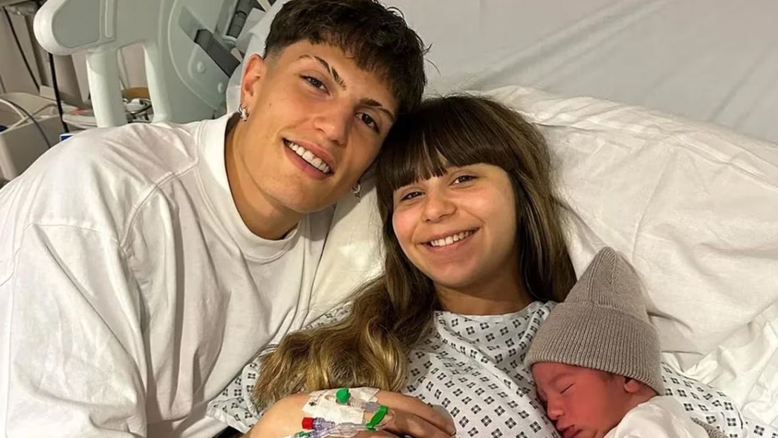 Nació el hijo de Garnacho y Eva García: eligieron el nombre de uno de los campeones del mundo