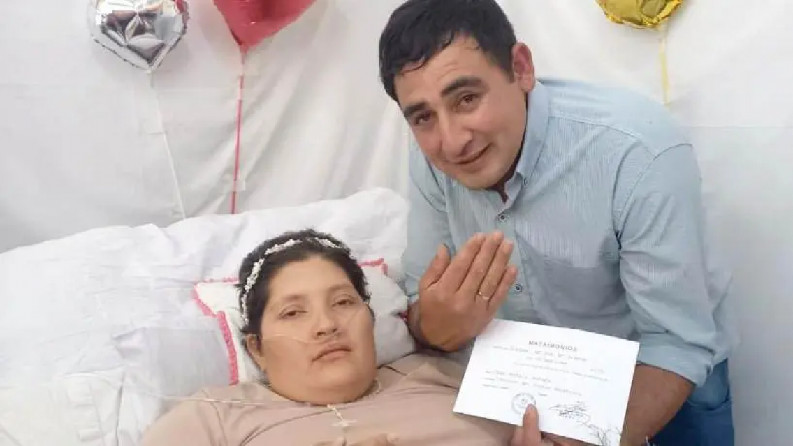 Norteña luchaba contra el cáncer, se casó en el hospital y falleció ayer