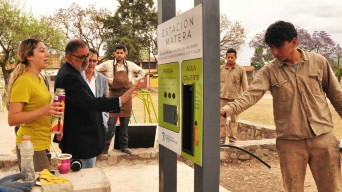 Jujuy tiene las primeras estaciones materas con cargadores de celulares