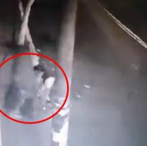 Brutal ataque de una jujeña a otra mujer en plena calle: Había una nenita en medio de la pelea