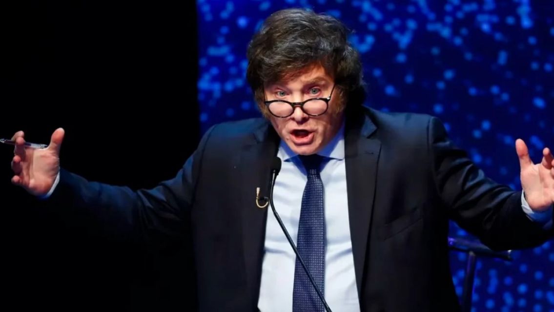 Javier Milei aseguró que dolarizará la economía y recomendó no renovar los plazos fijos