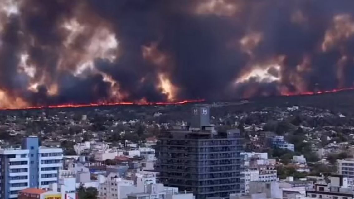 Hizo una fogata para tomar caf� y prendi� fuego a todo Carlos Paz: Fue detenido