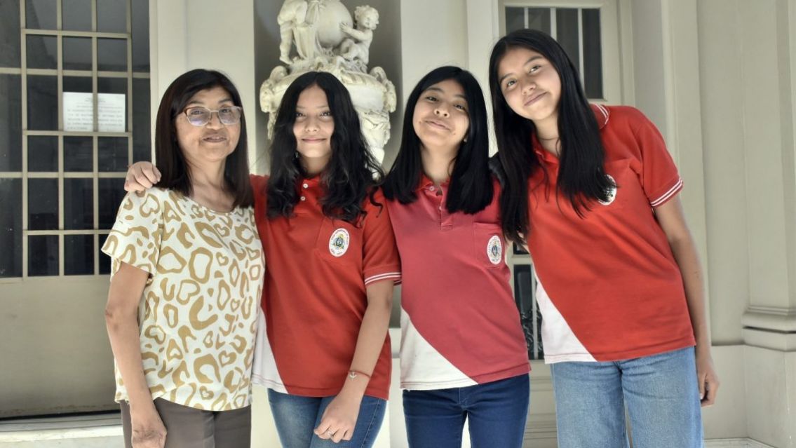 Orgullo: estudiantes juje�as estar�n en las Olimpiadas de Biolog�a