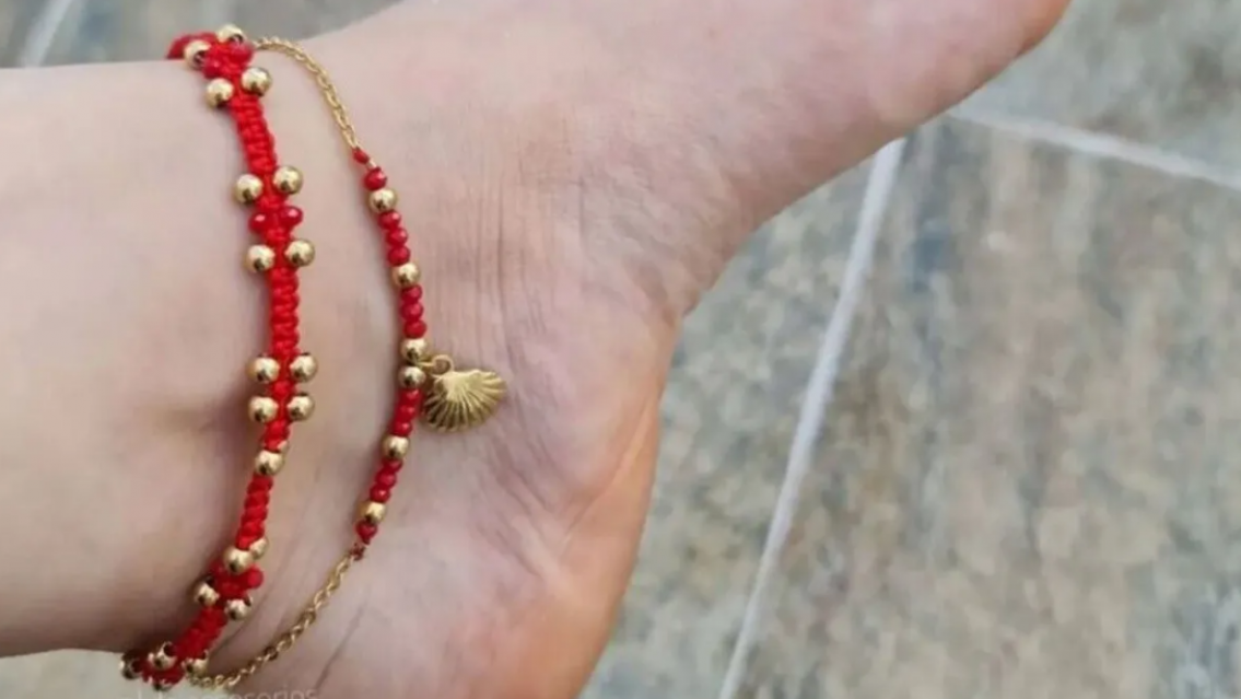 El verdadero significado de la cinta roja: por qué debe ir en el pie