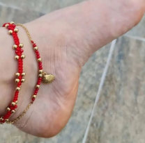 El verdadero significado de la cinta roja: por qué debe ir en el pie