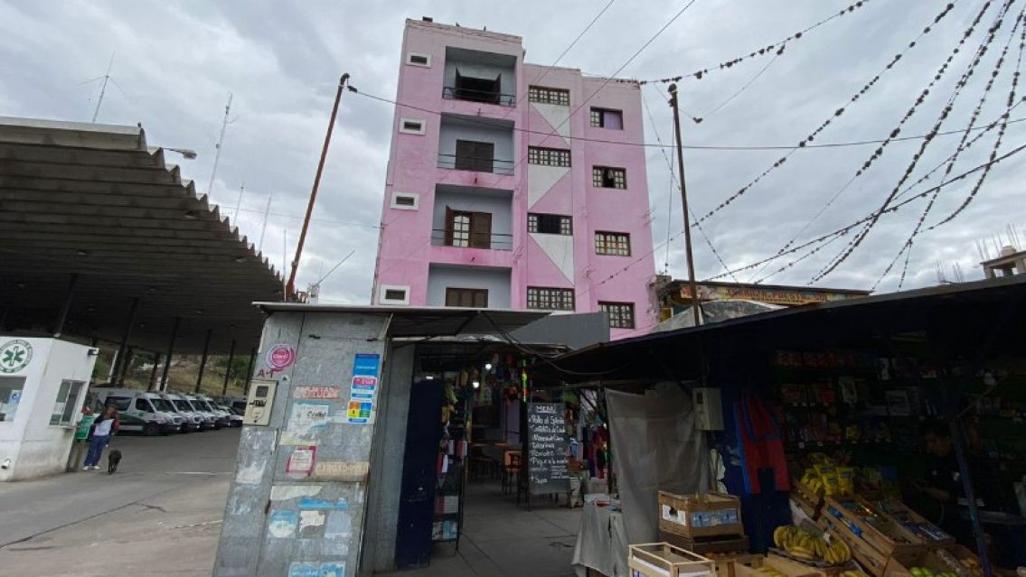 Gritos y desesperaci�n: Encontraron a un juje�o muerto dentro de un conocido residencial