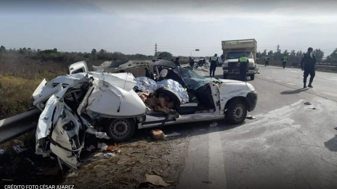 Trágico choque dejó un muerto: en uno de los autos viajaba el arzobispo de Tucumán