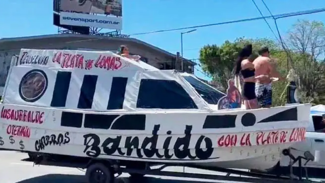 HAY VIDEO: El yate "bandido" de Insaurralde sali� por las calles antes de la elecci�n