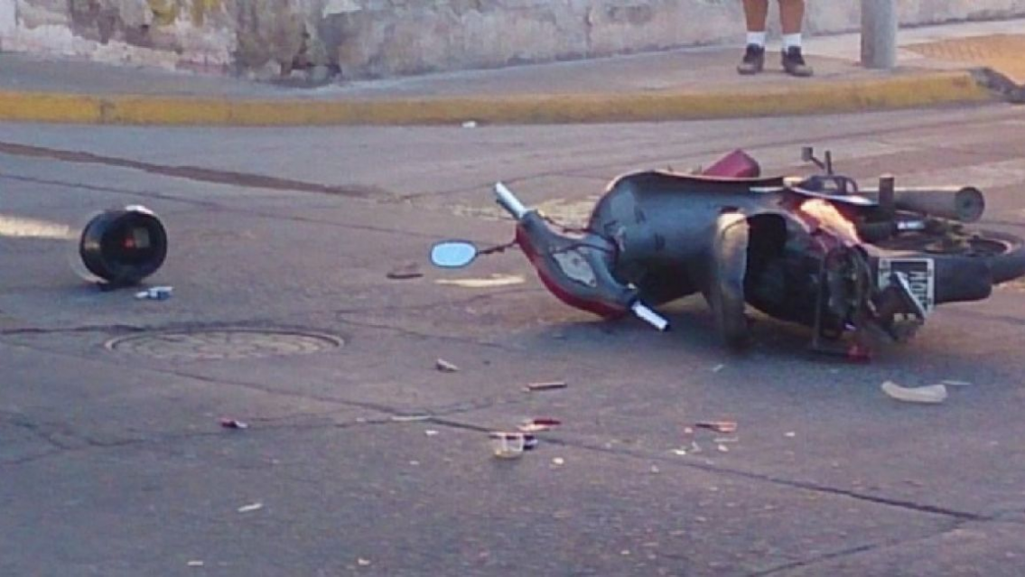 Se fracturó el cráneo luego de derrapar con la moto. Terminó en el hospital