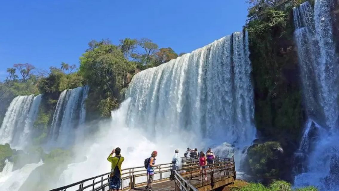 Distintas agencias de viajes comenzaron a suspender pagos en pesos