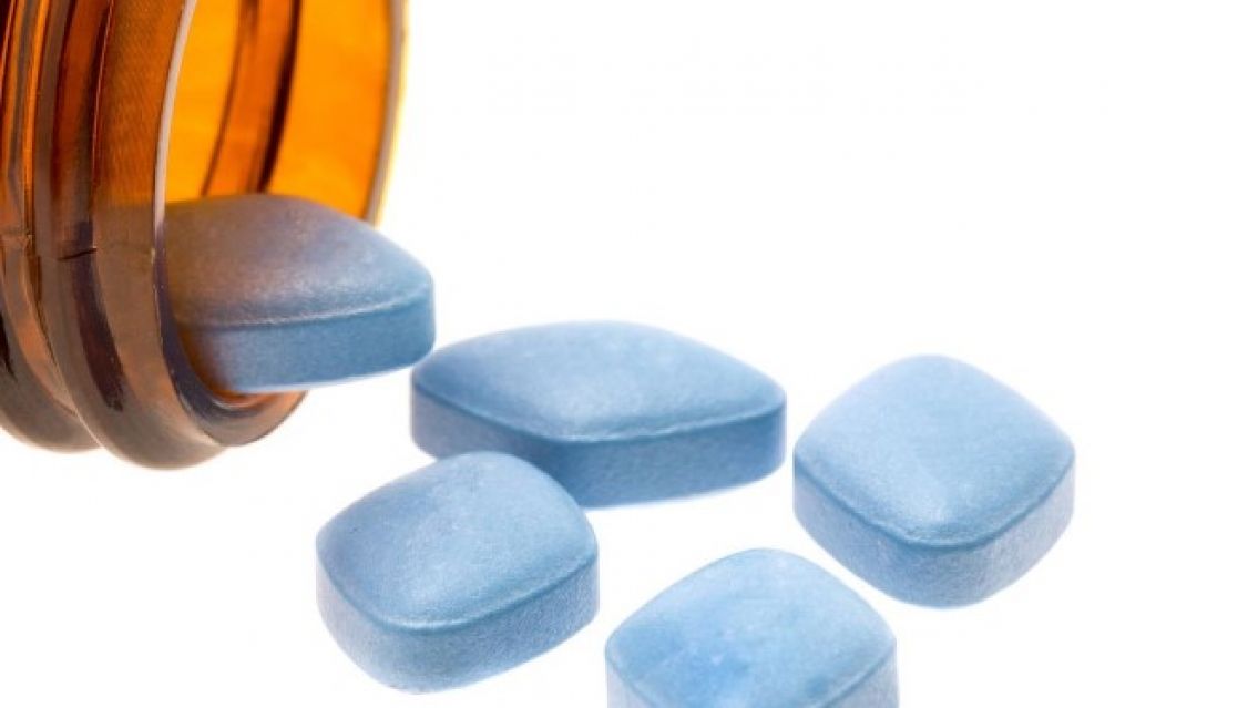 Un joven tomó la pastilla azul para "durar" toda la noche pero quedó ciego