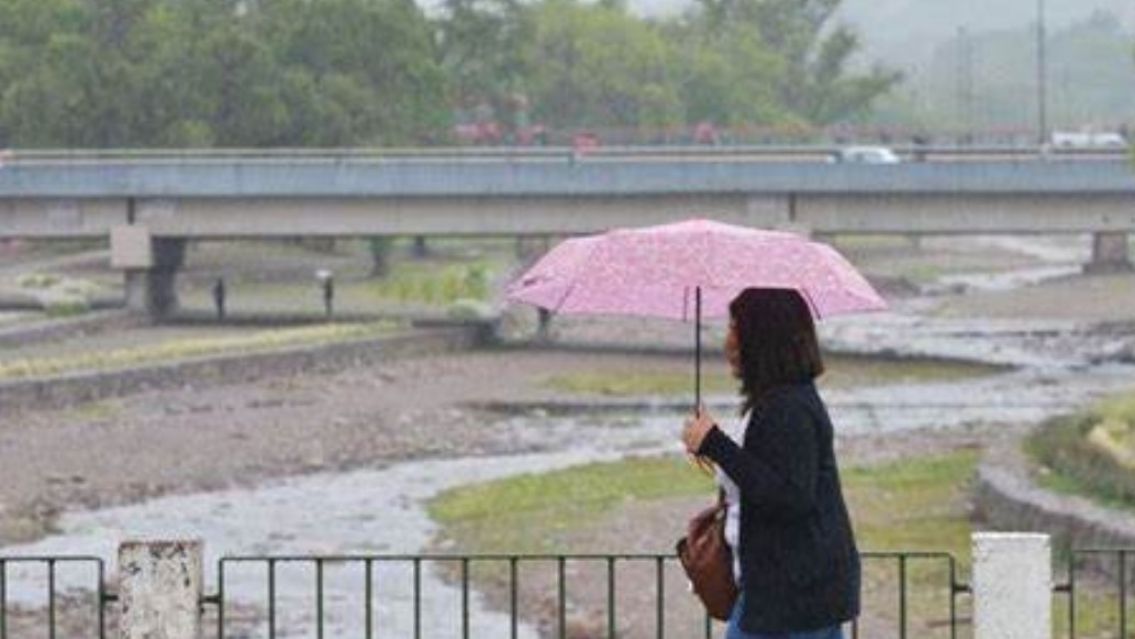 Cielo negro, viento y truenos: se acerca una tormenta a Jujuy