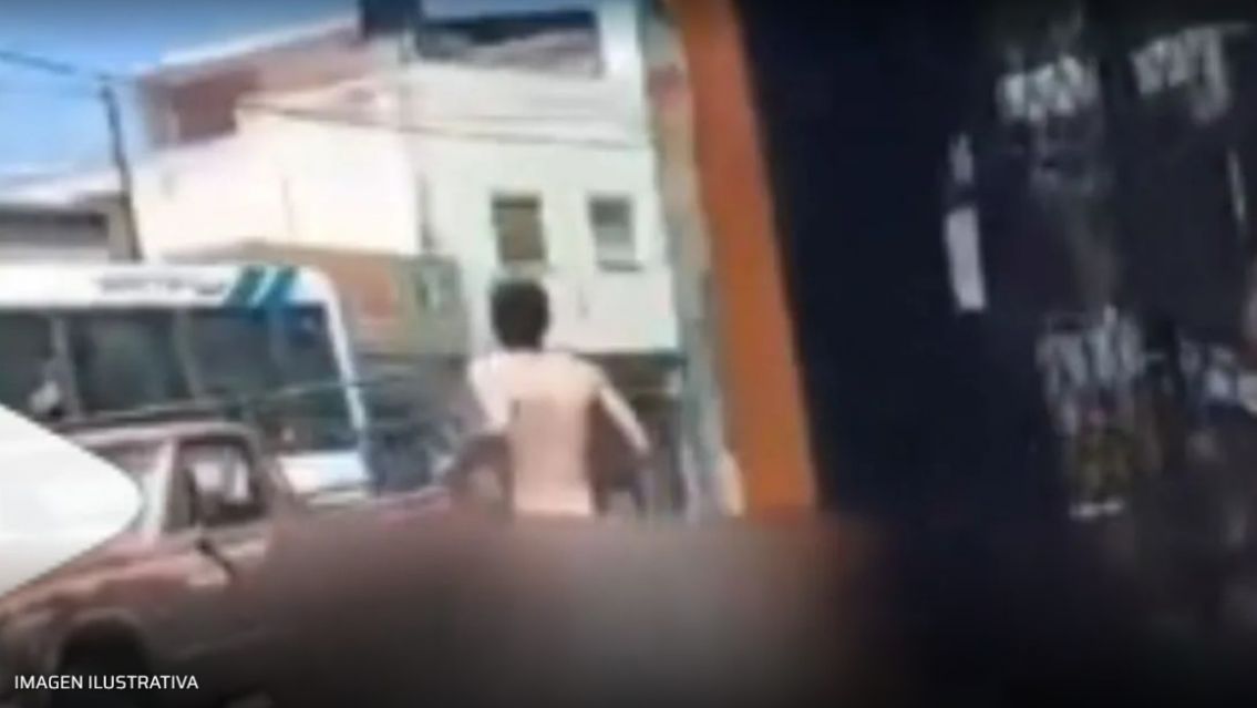 [VIDEO] Encontr� a su esposa con otro: el amante sali� corriendo desnudo